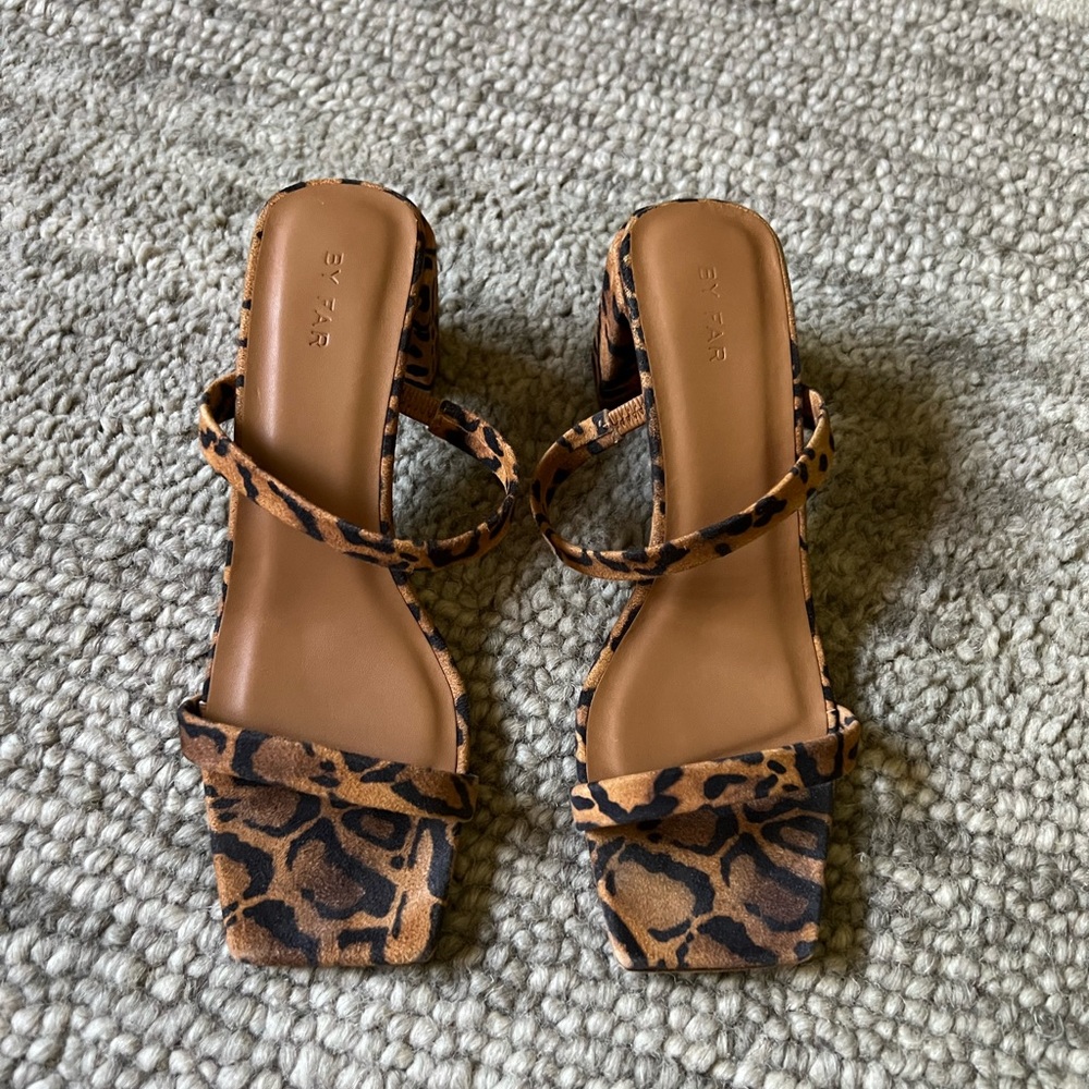 BY FAR TANYA LEOPARD PRINT SUEDE HEELED SANDAL 36